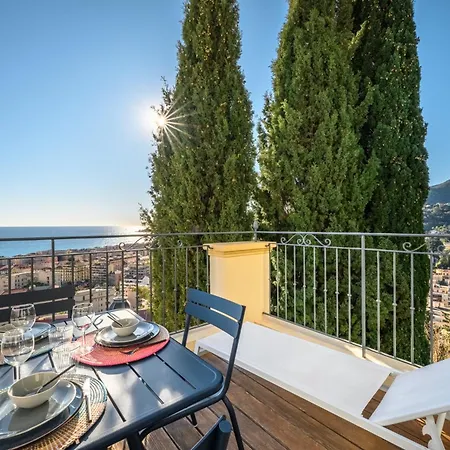 Magnifique D'epoque Vue Mer, A 12 Min A Pieds Menton