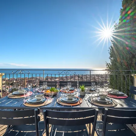 Villa Magnifique D'époque Vue Mer, à 12 Min à Pieds Menton