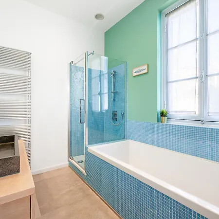 Villa Magnifique D'époque Vue Mer, à 12 Min à Pieds Menton