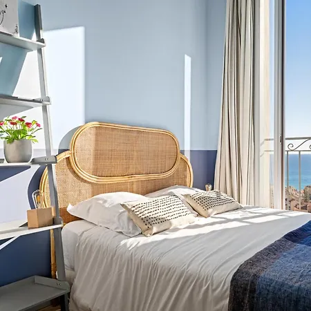 Magnifique D'epoque Vue Mer, A 12 Min A Pieds Menton